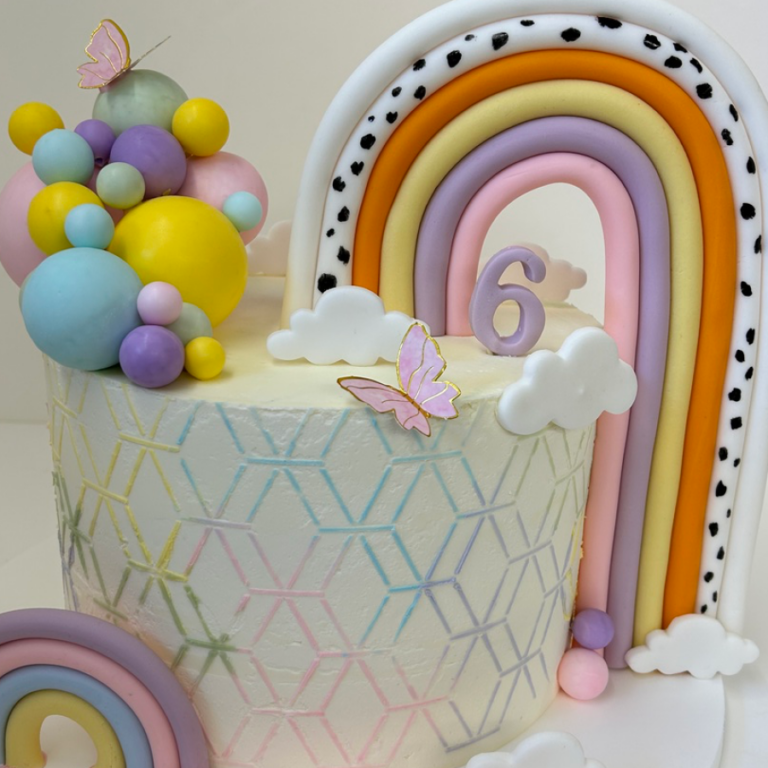 Kindergeburtstagstorte mit Regenbogen und einer 6